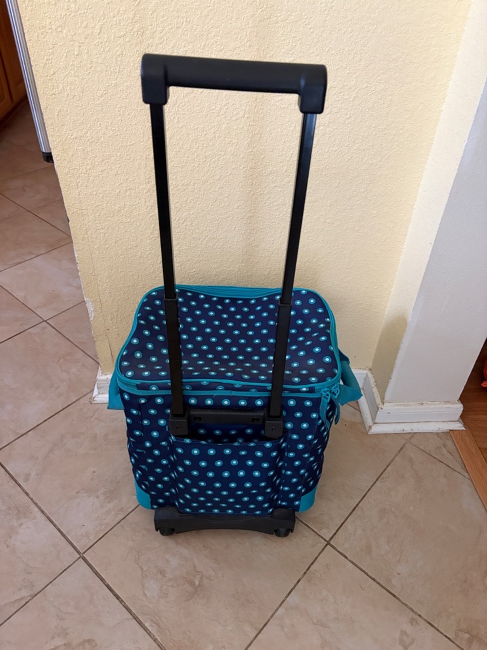 Arctic Zone 50 can rolling cooler Blue Polka Dot with Teal Trim - Picture 7 of 10